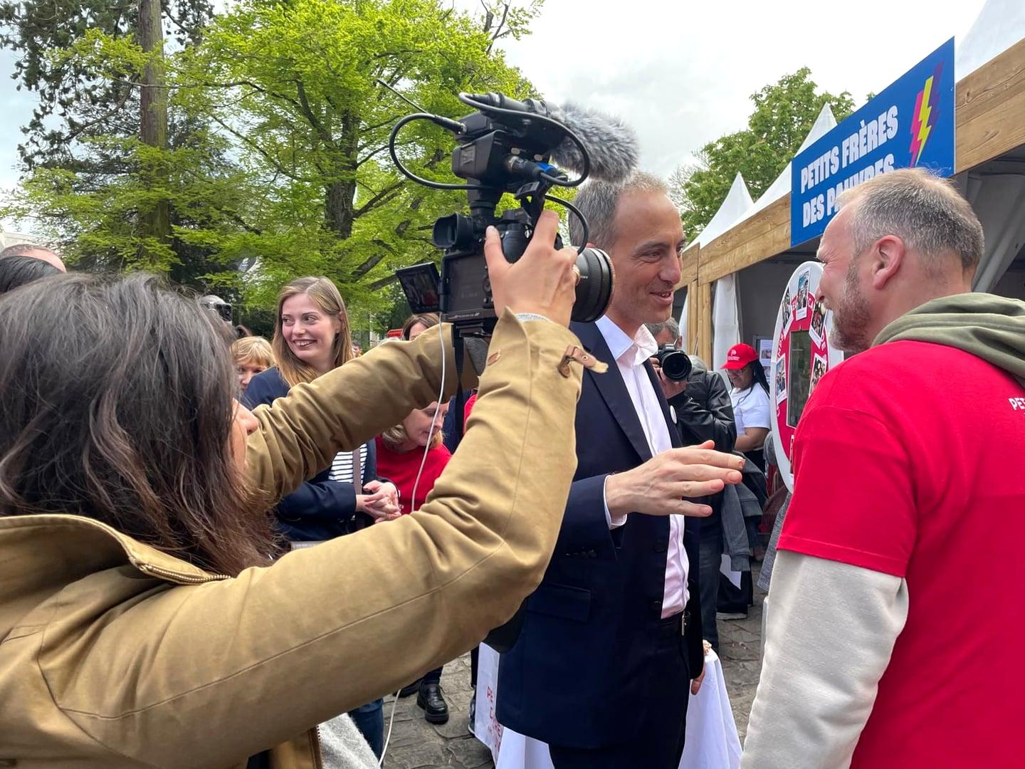 在法国的时事报道——广播制作